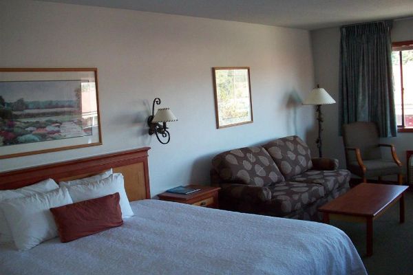 BEND THREE SISTERS INN (Bend)